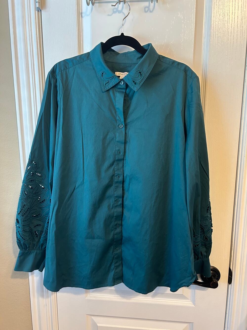 Chico's Size 3 Teal Laser Cut Slight Bishop Sleeve Top